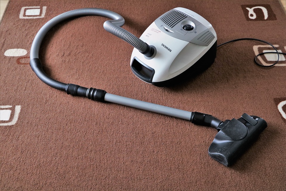 MAKING YOUR OWN CARPET CLEANER AND SPOTTER