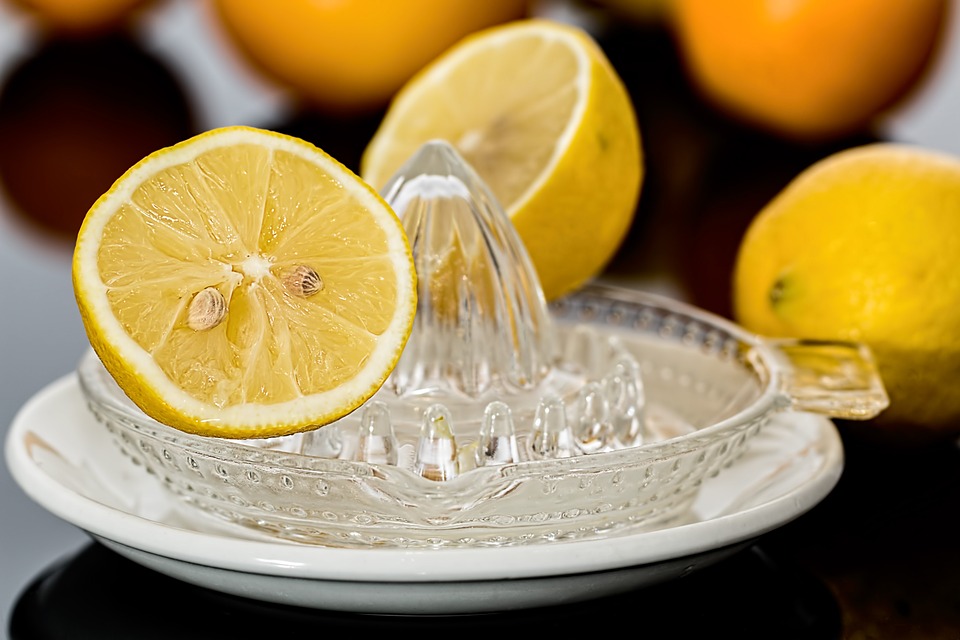 USING LEMON JUICE TO CLEAN