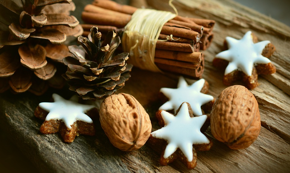 QUICK, EASY, INEXPENSIVE , NATURALLY SCENTED, GIFTS YOU and the KIDS CAN MAKE